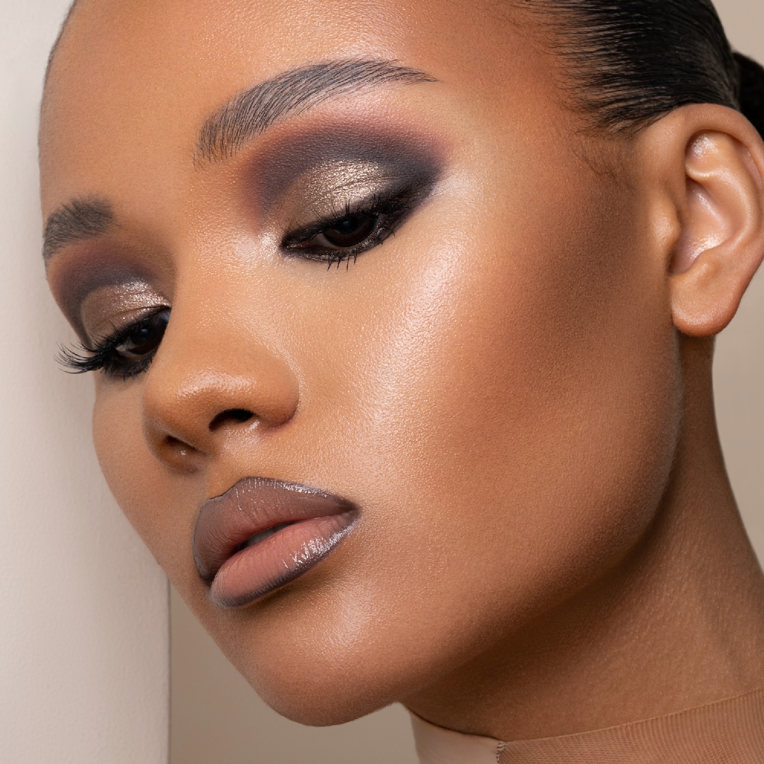I NEED A NUDE EYESHADOW PALETTE (PALETA DE SOMBRAS NUDE PARA OJOS)